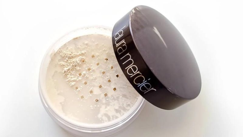 Các câu hỏi thường gặp về phấn phủ Laura Mercier Loose Setting Powder