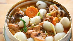 Hướng dẫn làm gà nấu chôm chôm bổ dưỡng, ngọt thịt cho cả nhà