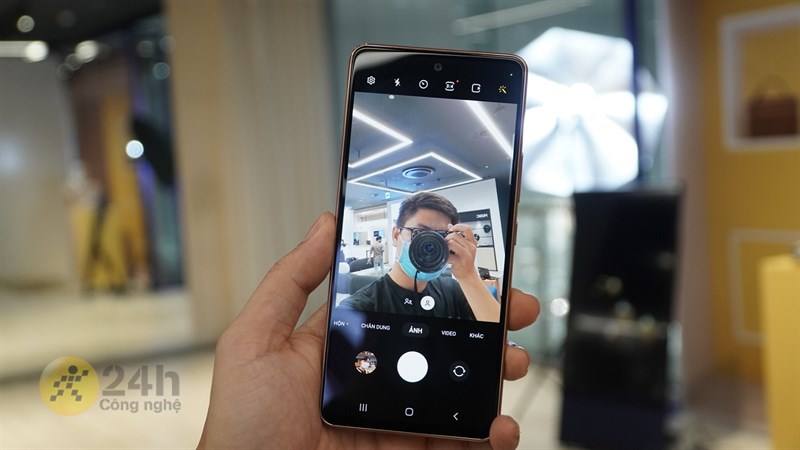 Samsung Galaxy A53 5G: Điện thoại tầm trung chụp ảnh xịn