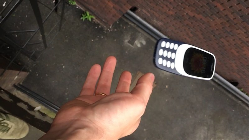 Do có độ bền cao nên dù có thả từ trên cao xuống thì thiết bị vẫn hoạt động tốt