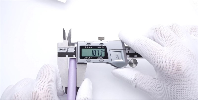 Độ dày của Huawei SuperCharge Max 66 W cũng chỉ có 10.73 mm