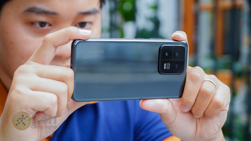 Thông số camera của Xiaomi 13 cực kỳ nổi bật với ống kính chính 50 MP sử dụng cảm biến Sony IMX800