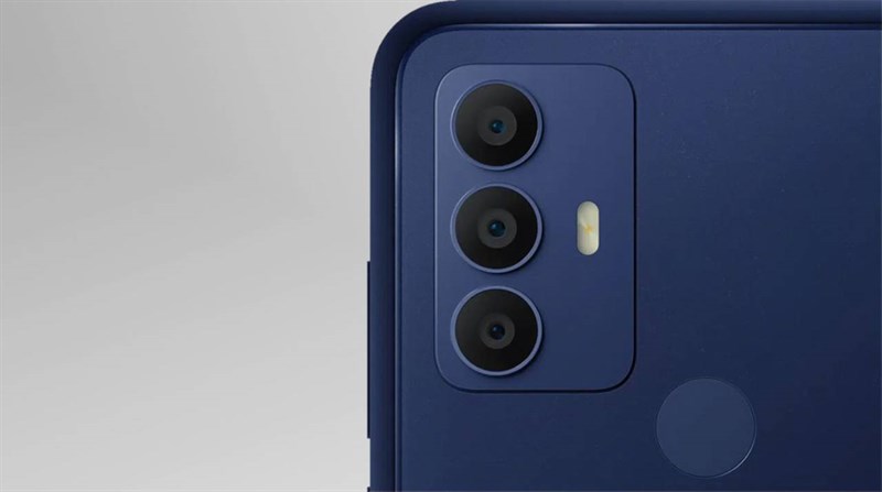 Bất ngờ 'cục gạch' giá cao hơn smartphone, TCL 305 và Nokia 5710 điện thoại nào đáng mua?