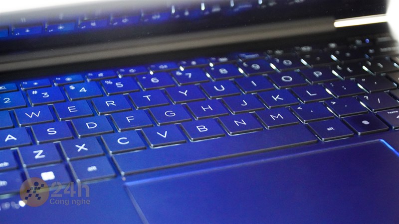 HP Elitebook Dragonfly G3 có hệ thống phím với kích thước lớn.