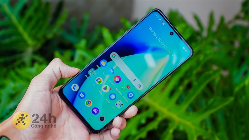 Màn hình của realme C55 được thiết kế theo dạng nốt ruồi quen thuộc