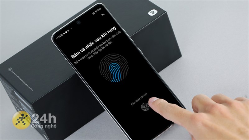 Cảm biến vân tay trên Xiaomi 13 Pro cho tốc độ nhận diện nhanh và chính xác. Cảm biến vân tay trên Xiaomi 13 Pro cho tốc độ nhận diện nhanh và chính xác.