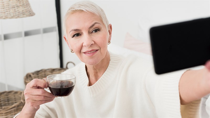 Tất tần tật những điều bạn cần biết khi chọn mua điện thoại cho các bà, các mẹ