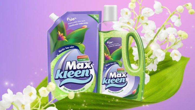 Nước lau sàn MaxKleen hương ban mai có màu xanh lá mạ rất bắt mắt