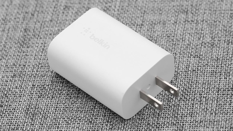 Có nên mua Adapter sạc Belkin WCA004 với sạc nhanh cực an toàn