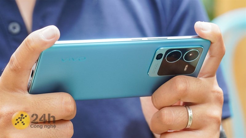 Thiết kế mặt lưng đổi màu của Vivo V25 Pro vô cùng độc đáo