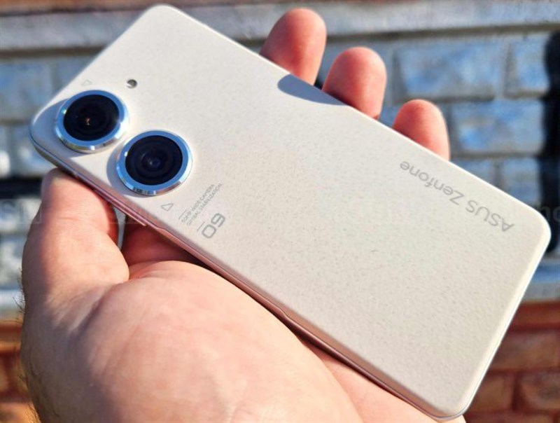 Nếu rò rỉ là đúng chúng ta rất có thể phải tạm biệt thiết kế nhỏ gọn của Zenfone