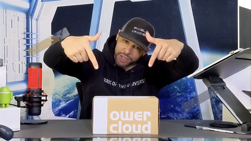 Hộp đựng của TORRAS Power Cloud có tổng thể gọn gàng, sử dụng chất liệu giấy carton màu vàng.