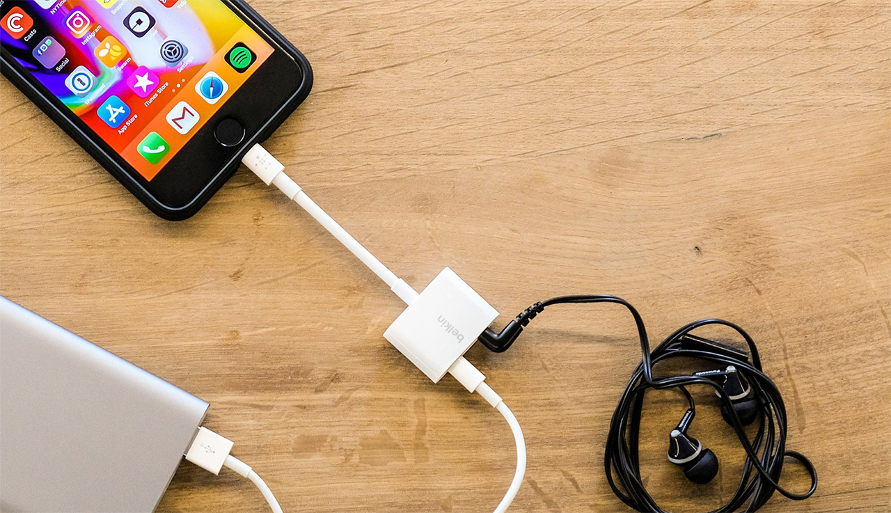 Test cục sạc 20W iPhone 12: 25 phút để lên 50%, sạc đầy tốn hơn 2 tiếng