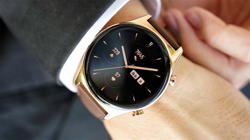 Smartwatch Honor giảm tiền triệu, sạc 2 giờ dùng 2 tuần, quá đã!