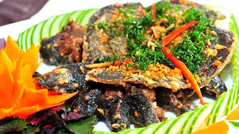 Snakehead fish meat has a sweet taste and a neutral nature, should not be eaten with duck meat