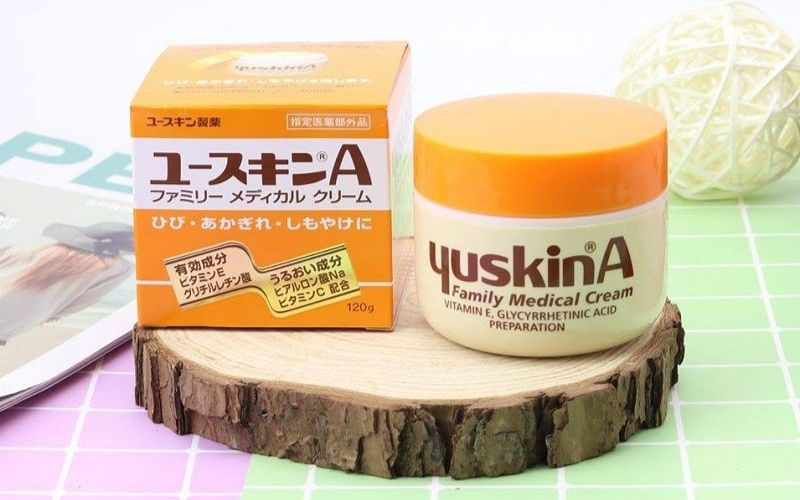 Sản phẩm kem dưỡng da tay Nhật Yuskin A Family Medical Cream