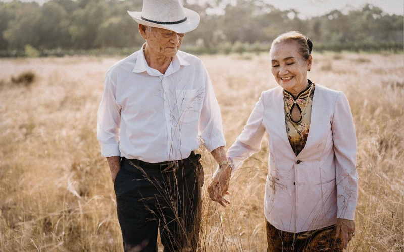 Chúc em luôn luôn “vui vẻ, tươi trẻ, mạnh khoẻ, tính tình mát mẻ, cuộc đời suôn sẻ” và luôn luôn “tươi cười, yêu đời, ngời ngời sức sống”