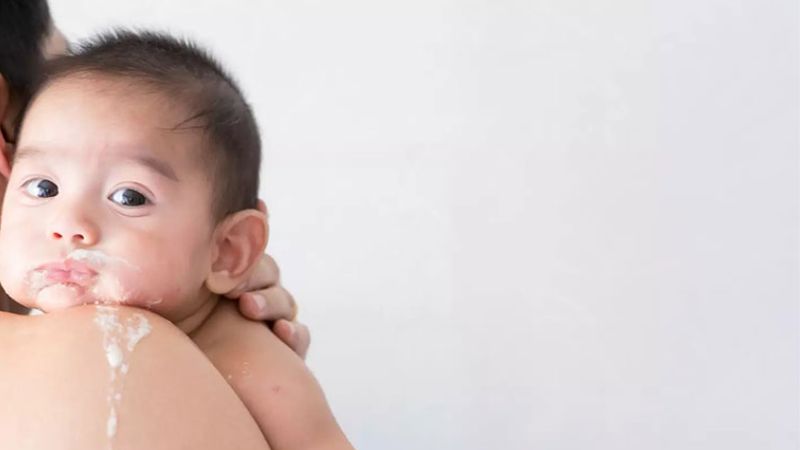 Trẻ gặp chứng trào ngược dạ dày thực quản