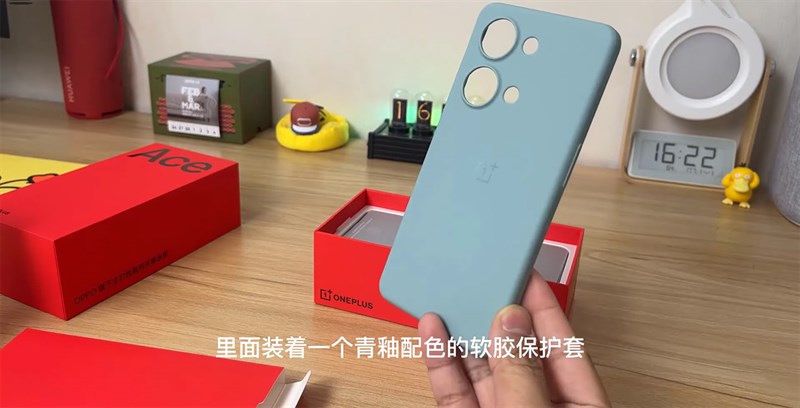 Thêm ốp lưng nữa nè