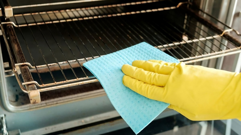 Simple manual oven cleaning methods