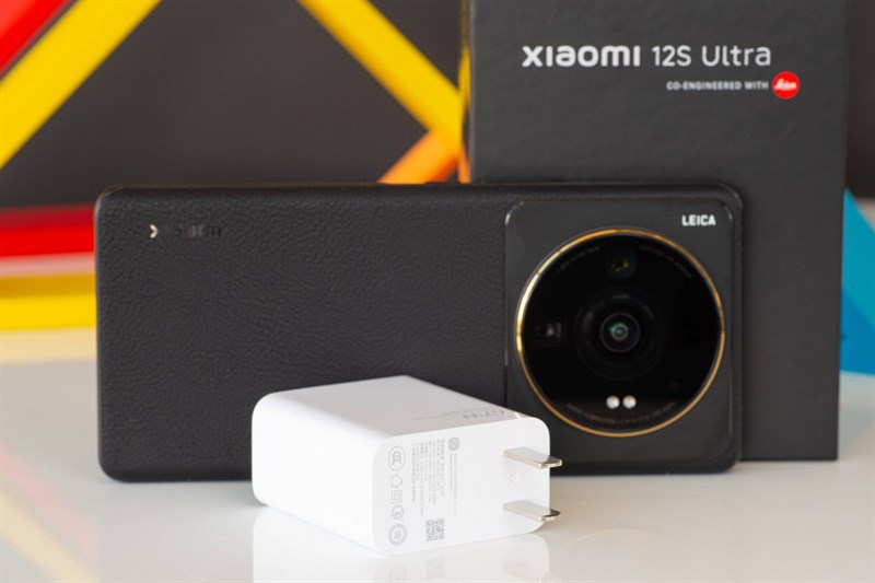 Xiaomi 14 Ultra còn sẽ mang đến thời gián sử dụng lâu dài với viên pin 4.860 mAh