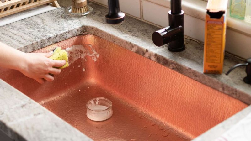 Cleaning copper dishwashing sink