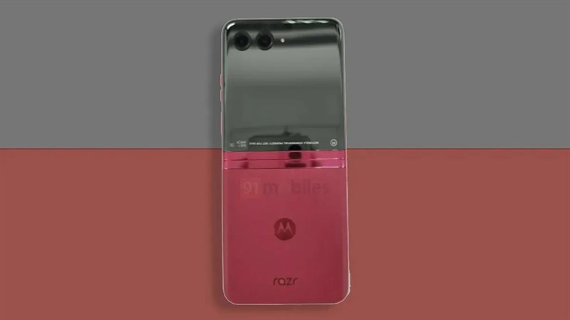 Thiết kế của Motorola Razr 2023 được tiết lộ được chia làm 2 màu sắc trên thân máy Thiết kế của Motorola Razr 2023 được tiết lộ được chia làm 2 màu sắc trên thân máy