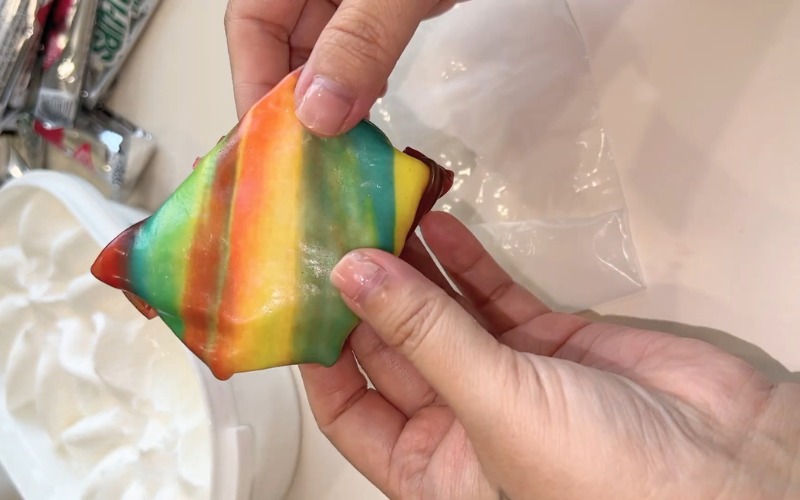 How to make ice cream roll marshmallows that are ‘flickering’ on Tiktok