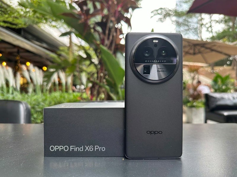 Bản màu đen mang đến cảm giác cứng cáp, mạnh mẽ khi nhìn vào