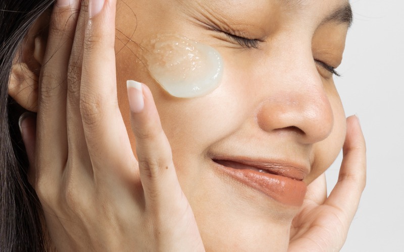 Moisturize the skin regardless of whether it is sunny or not