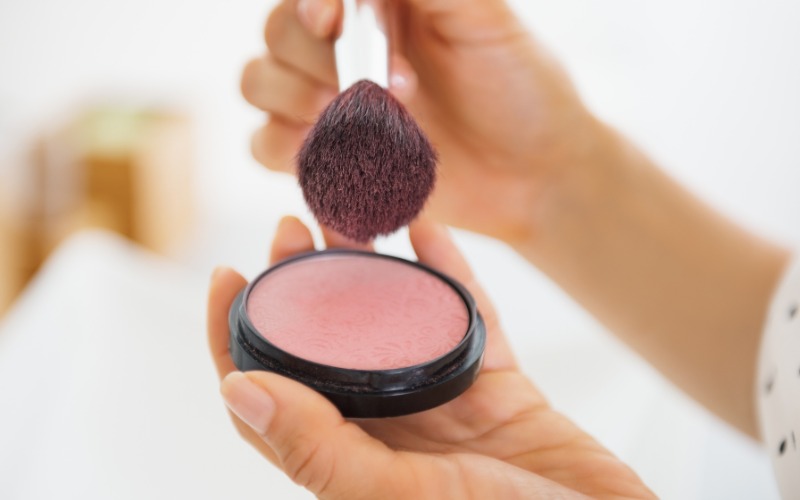 Gently blend the blush for a natural and beautiful color