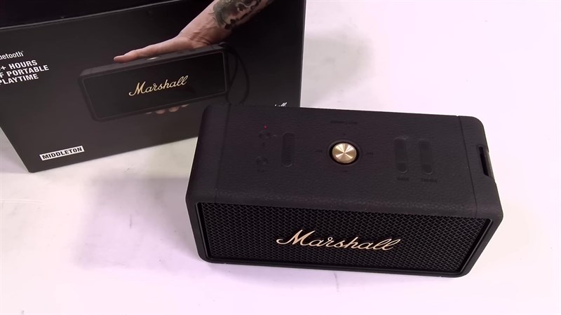 Marshall Middleton là một sản phẩm loa di động chất lượng cao với thiết kế hiện đại và hấp dẫn.