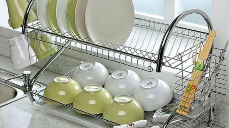 Place dishes upside down on the shelf to drain water after washing