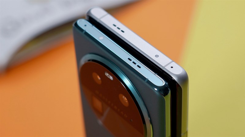 OPPO Find X6 (màu xanh) được chế tác từ chất liệu hợp kim cho khung viền và kính cho mặt lưng