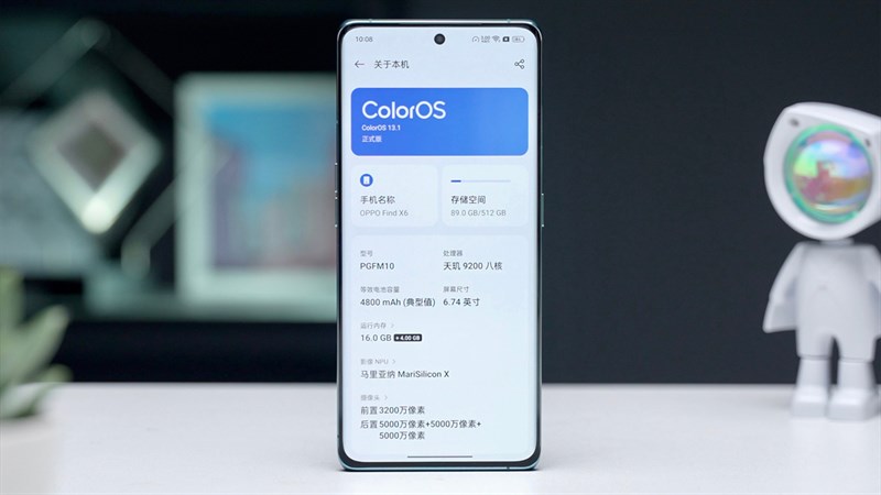 OPPO Find X6 được trang bị màn hình đục lỗ với các cạnh viền cong tràn ra hai bên