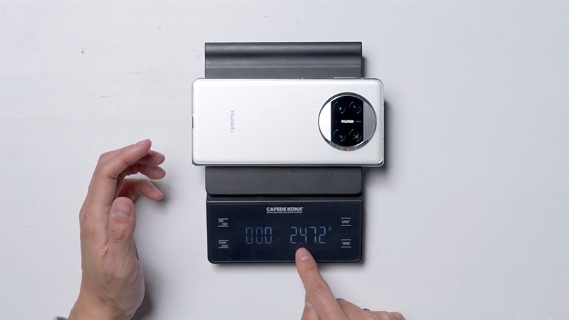 Huawei Mate X3 chỉ nặng hơn 247 gram