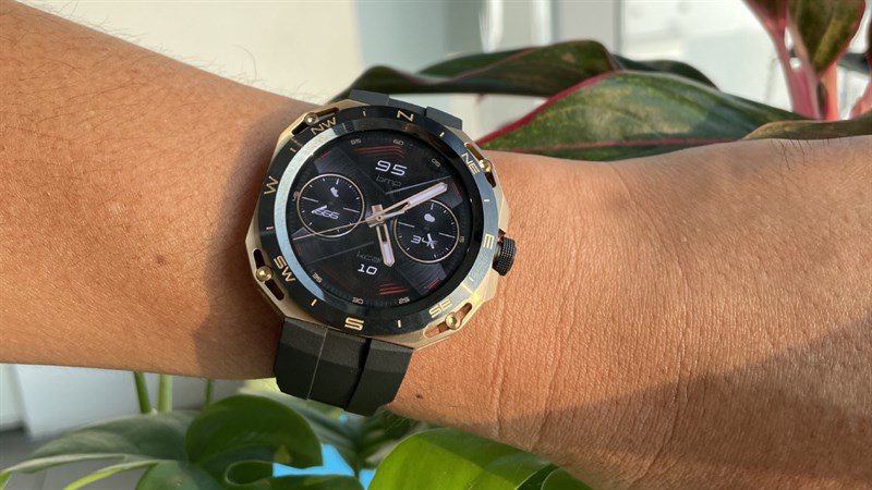 HUAWEI WATCH GT Cyber mang đến cho mình trải nghiệm đeo thoải mái. Nguồn: HUAWEI. HUAWEI WATCH GT Cyber mang đến cho mình trải nghiệm đeo thoải mái. Nguồn: HUAWEI.