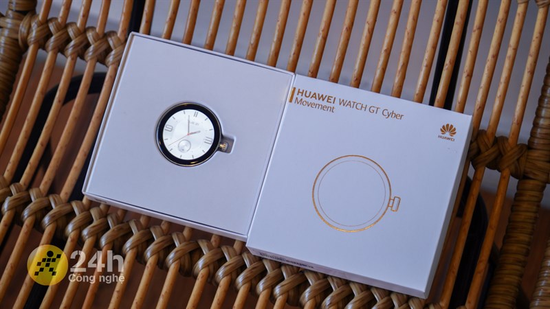 Đây là hộp đựng nhân vật chính của chúng ta trong bài viết này - chiếc HUAWEI WATCH GT Cyber. Đây là hộp đựng nhân vật chính của chúng ta trong bài viết này - chiếc HUAWEI WATCH GT Cyber.