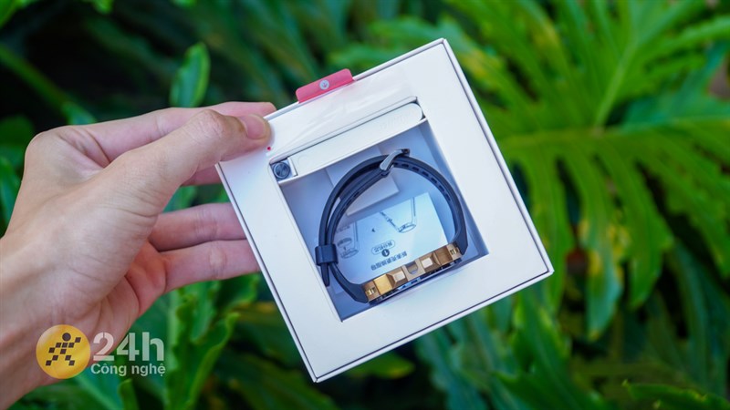 Các phụ kiện đi kèm HUAWEI WATCH GT Cyber đều có chất lượng hoàn thiện tốt, đặc biệt là phần dây đeo. Các phụ kiện đi kèm HUAWEI WATCH GT Cyber đều có chất lượng hoàn thiện tốt, đặc biệt là phần dây đeo.