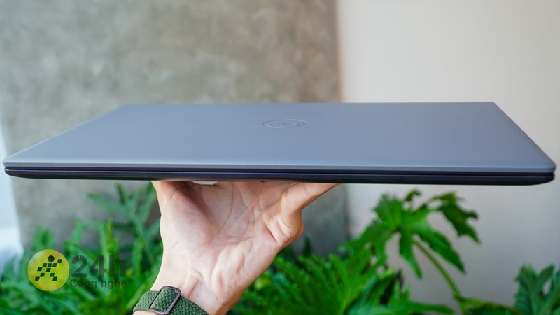 Thiết bị cũng có trọng lượng khá nhẹ để người dùng dễ dàng mang đi bất cứ đâu Thiết bị cũng có trọng lượng khá nhẹ để người dùng dễ dàng mang đi bất cứ đâu