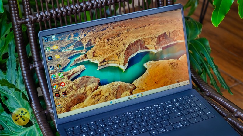 Màn hình Dell Vostro 15 3520 có kích thước 15.6 inch cùng viền xung quanh được tối ưu hợp lý Màn hình Dell Vostro 15 3520 có kích thước 15.6 inch cùng viền xung quanh được tối ưu hợp lý