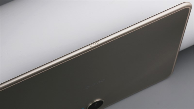 Cạnh dưới của OPPO Pad 2.