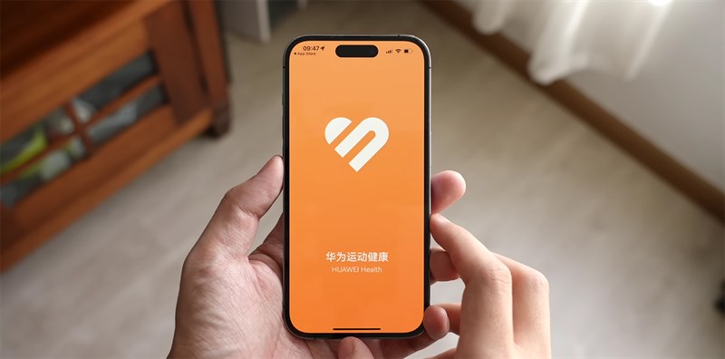 Huawei Watch Ultimate cũng được hỗ trợ kết nối với Huawei Health