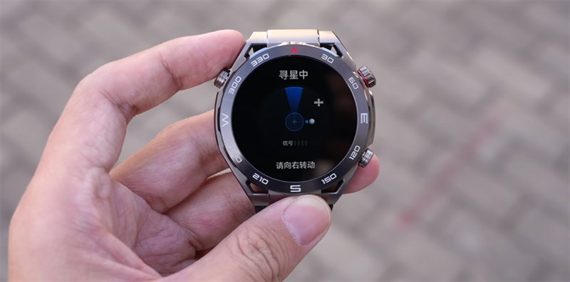 Một trong những tính năng hấp dẫn nhất của Huawei Watch Ultimate là kết nối vệ tinh