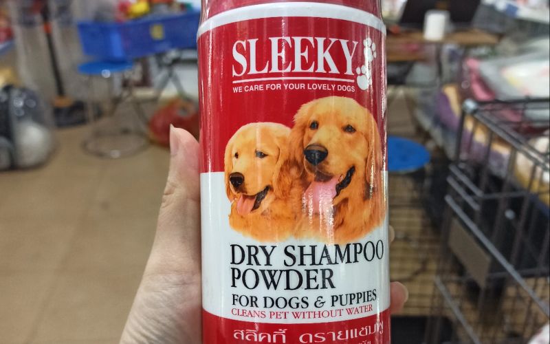 Sleeky dry bathing powder for dogs and cats