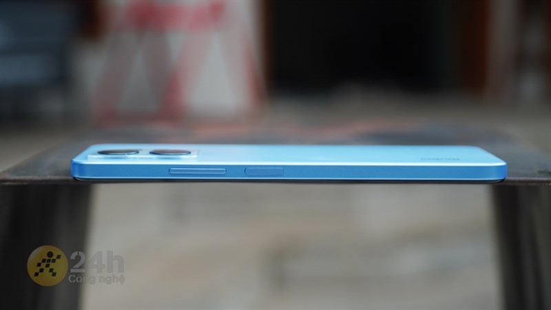 Cạnh phải của Redmi Note 12.