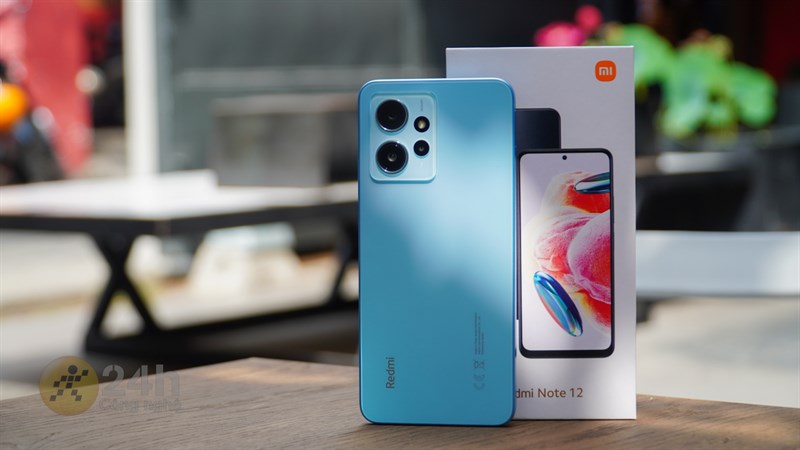 Redmi Note 12 có tổng thể mang nhiều nét tương đồng với phiên bản Pro.