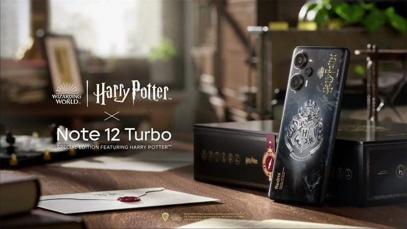 Phiên bản giới hạn Redmi Note 12 Turbo Special Featuring Harry Potter được thiết kế rất ấn tượng với những họa tiết đặc trưng của thế giới phù thủy quen thuộc Phiên bản giới hạn Redmi Note 12 Turbo Special Featuring Harry Potter được thiết kế rất ấn tượng với những họa tiết đặc trưng của thế giới phù thủy quen thuộc