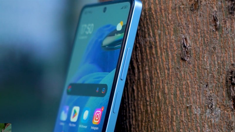 Cạnh bên phải của Redmi Note 12 Pro 5G là nơi đặt nút tăng/giảm âm lượng và nút nguồn Cạnh bên phải của Redmi Note 12 Pro 5G là nơi đặt nút tăng/giảm âm lượng và nút nguồn