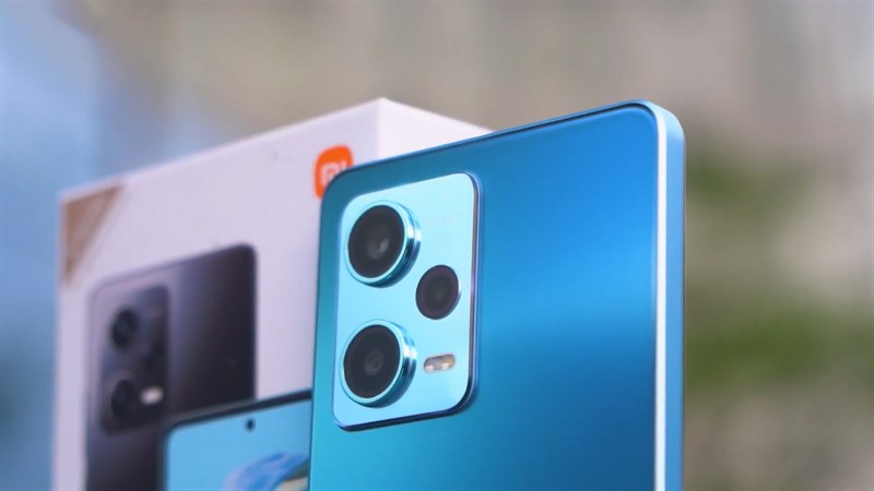 Redmi Note 12 Pro 5G vẫn giữ những đường nét vuông vức, nam tính Redmi Note 12 Pro 5G vẫn giữ những đường nét vuông vức, nam tính